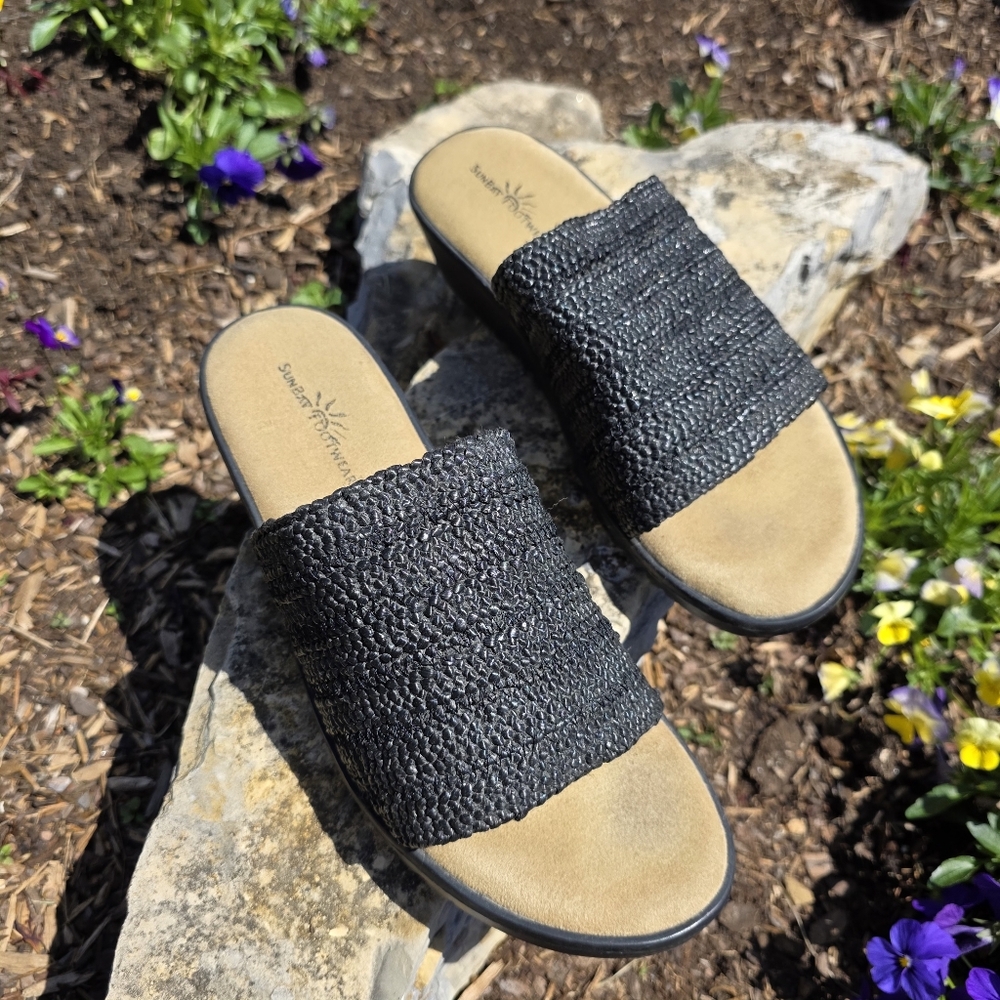 SUN BAY FOOTWEAR ♡ Sweet Comfy Rarely If Ever Worn Black Woven Slide Sandals 8M
